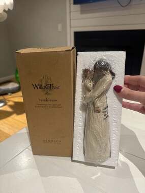 Willow Tree Tenderness Sculpted Hand-Painted Figurine by Susan Lordi